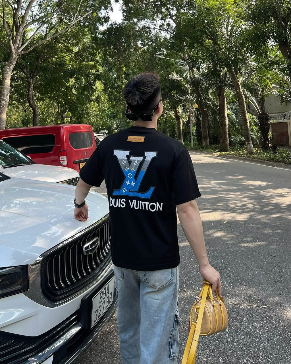 เสื้อยืด 001